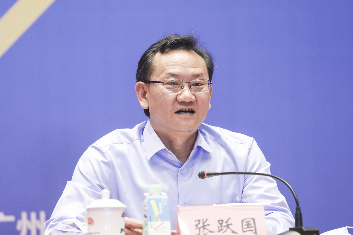 广州市社会科学院党组书记、院长张跃国做总结发言